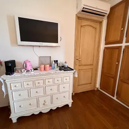 Les Grimaldines - Maison D'Hotes 2*