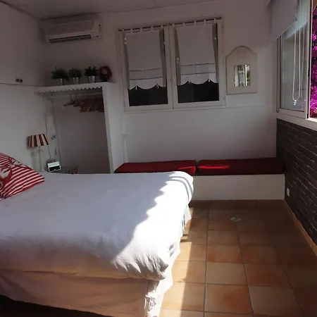 Les Grimaldines - Maison D'Hotes Guest house 2*