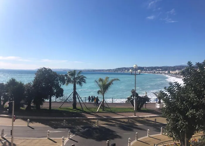 Les Grimaldines - Maison D'Hotes