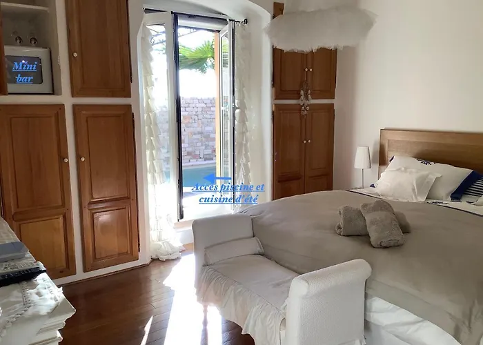 Guest house Les Grimaldines - Maison D'Hotes 4*