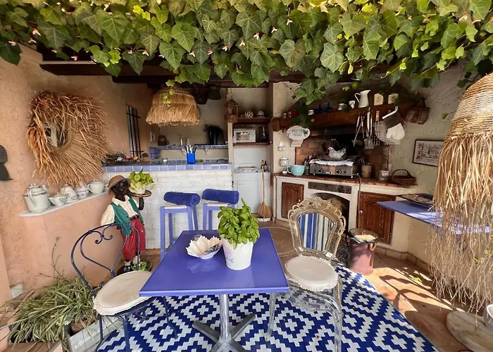 Les Grimaldines - Maison D'Hotes 4*