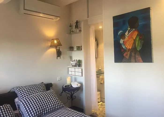 Guest house Les Grimaldines - Maison D'Hotes 4*