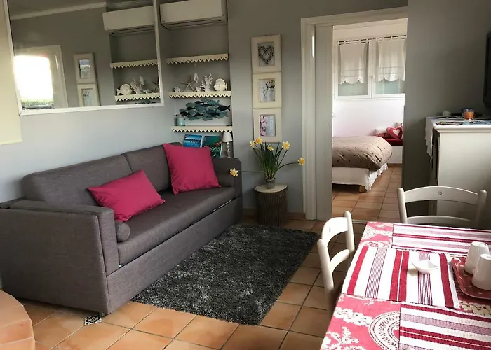 Guest house Les Grimaldines - Maison D'Hotes